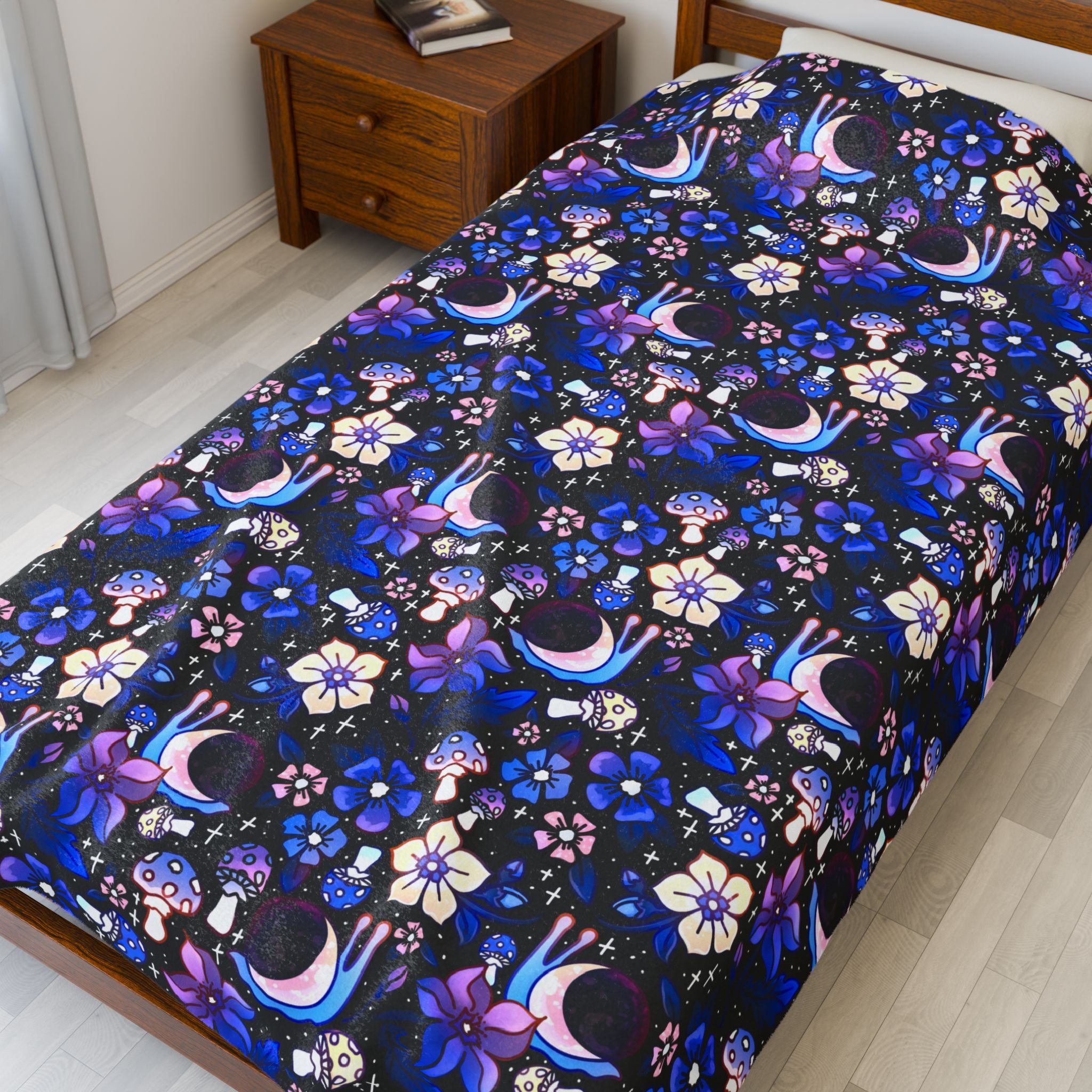 Moonshell Garden - Cozy Velveteen Plush Blanket
