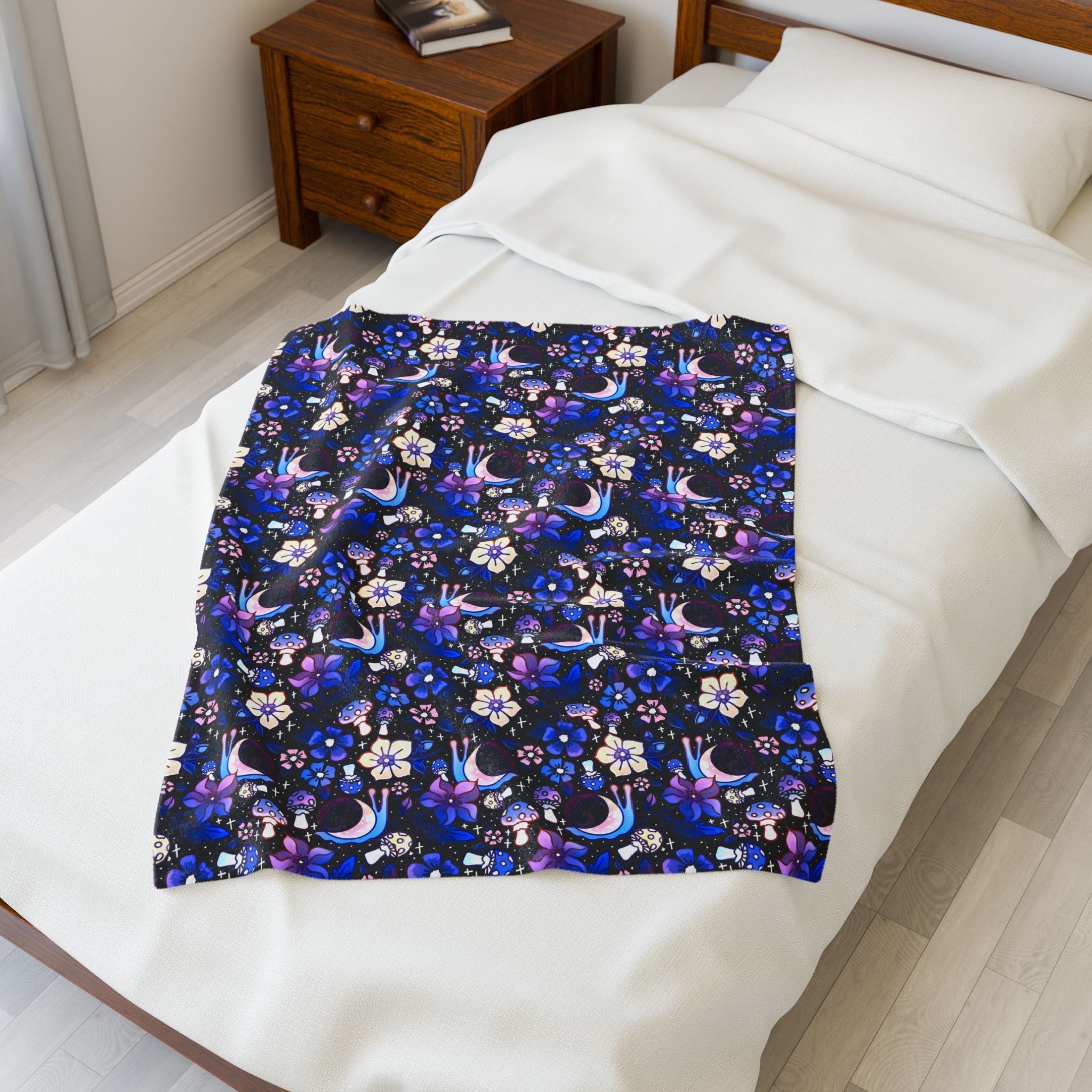 Moonshell Garden - Cozy Velveteen Plush Blanket